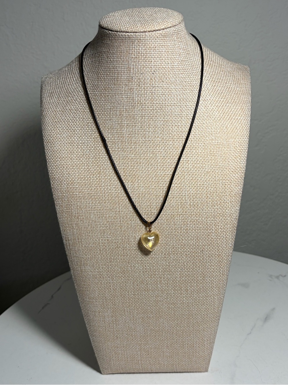🦔 Vintage Glass Heart Necklace
